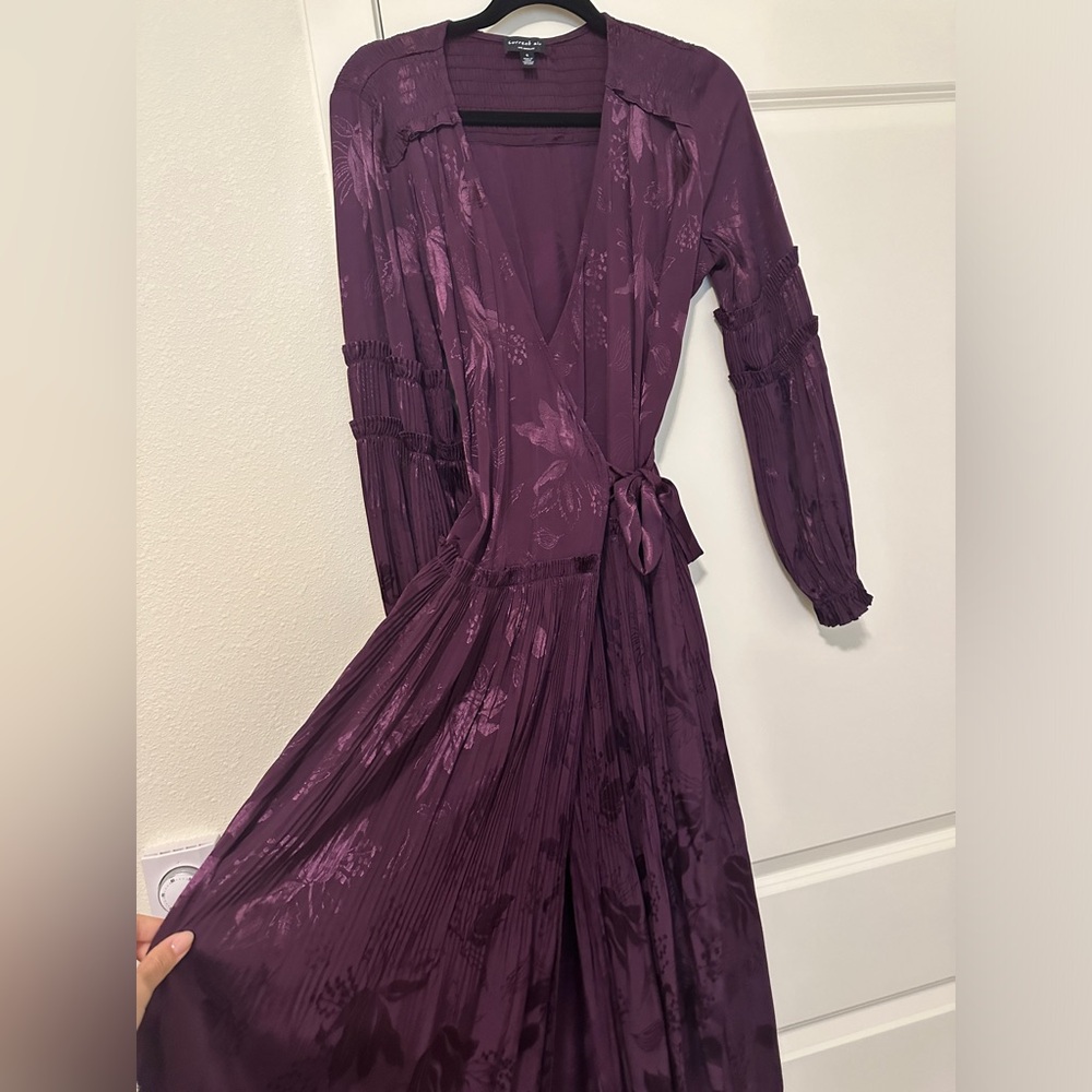 Gorgeous dark purple details dress, drop waist and tie